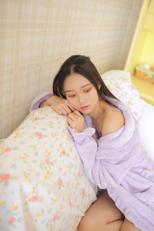 比伯吸奶门